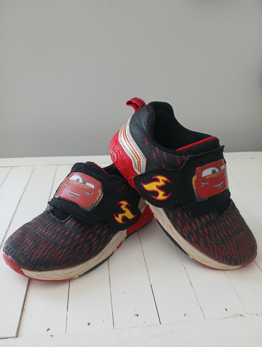 Disney Pixar Lightening McQueen Boys Size 12 Athletic Shoes Black Red Light Up